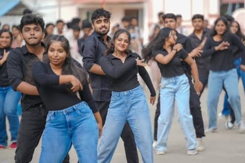 Street Dance War & Flash Mob